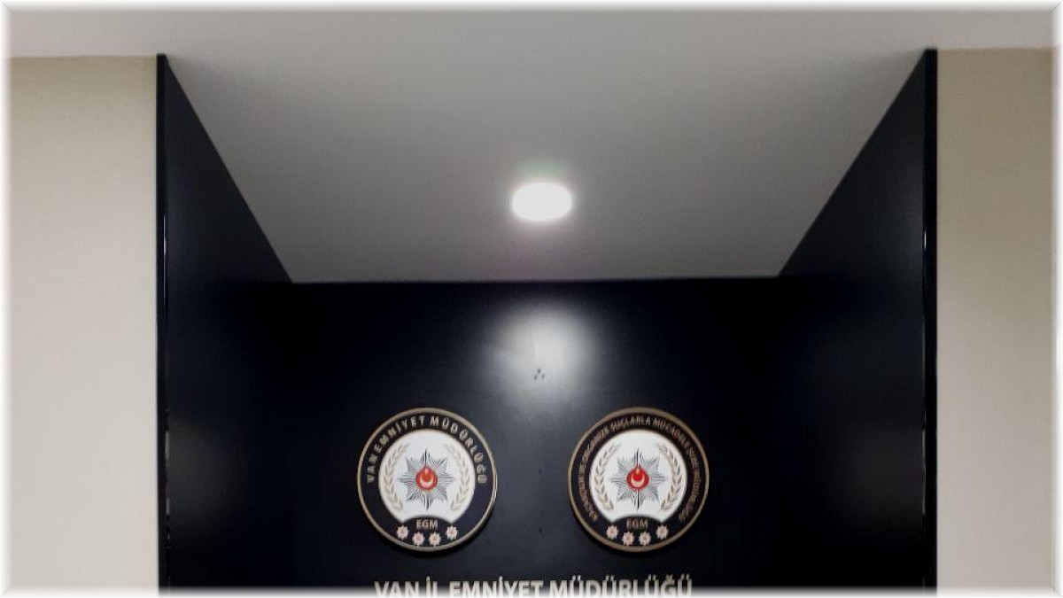 Van'da 24 adet külçe altın ele geçirildi