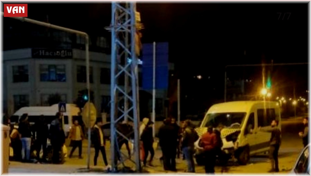 Van'da 3 ayrı trafik kazası; 3 yaralı