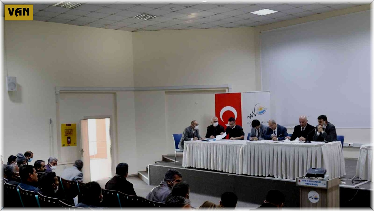 Van'da 30 özel halk otobüsü hattı için kiralama ihalesi yapıldı