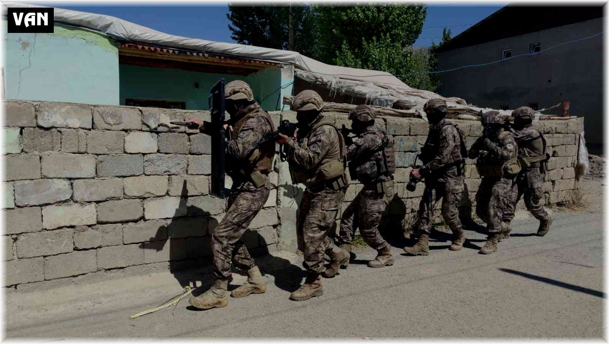 Van'da 33 düzensiz göçmen yakalandı