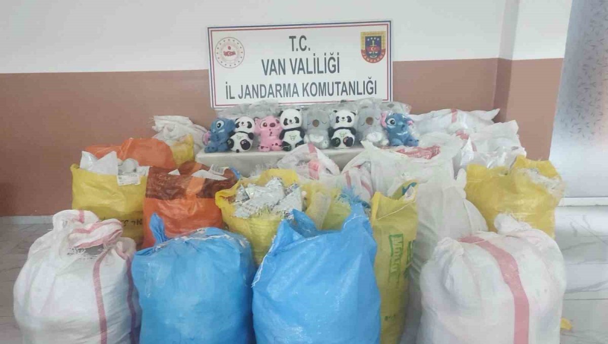 Van'da 3.4 milyon TL değerinde kaçak eşya ele geçirildi