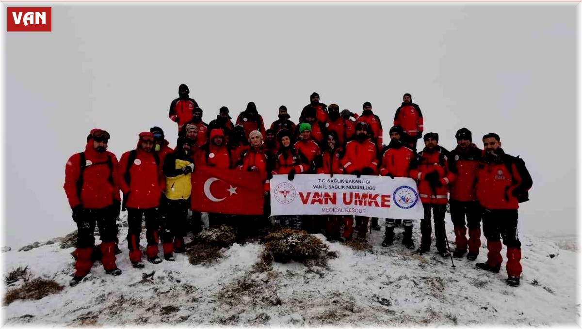 Van'da 36 UMKE gönüllüsü Gören Dağı'na tırmandı