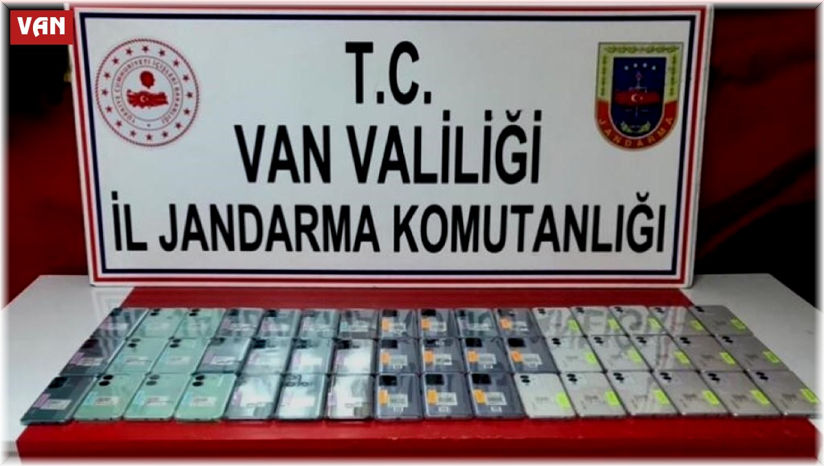 Van'da 48 adet kaçak akıllı cep telefonu ele geçirildi