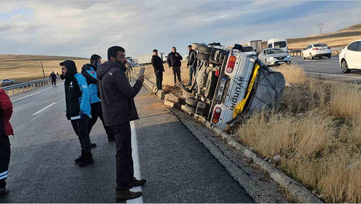 Van'da 6 araç birbirine girdi: 3 kişi yaralandı