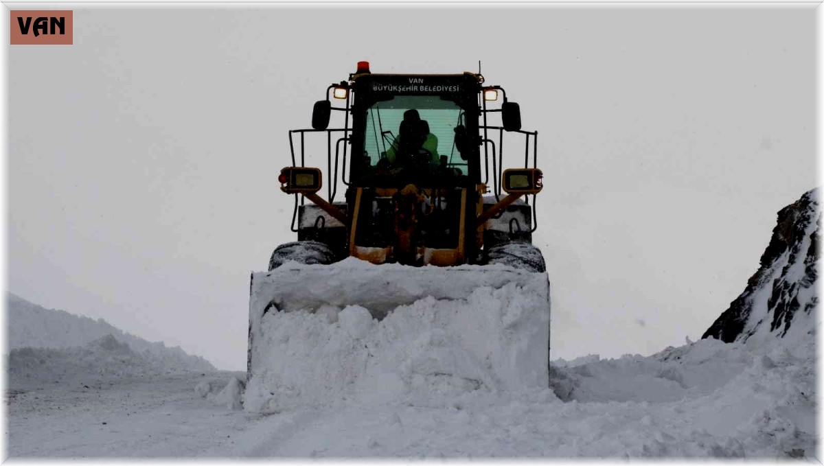 Van'da 611 yerleşim yerinin yolu ulaşıma kapandı