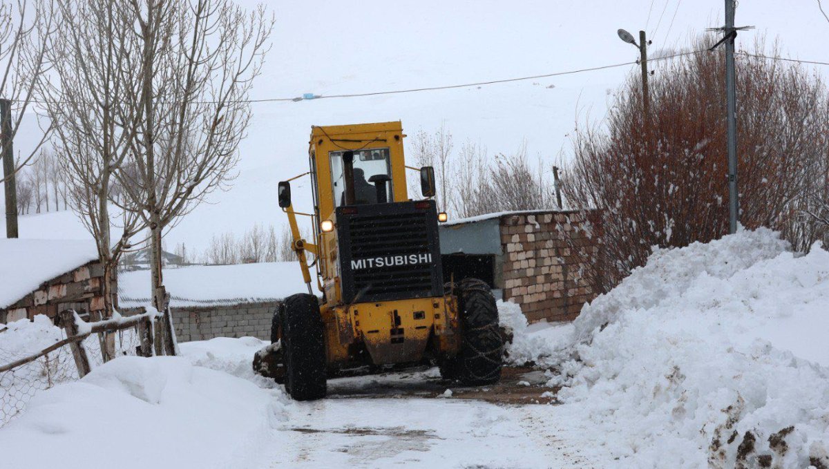 Van'da 76 yerleşim yerinin yolu kapalı