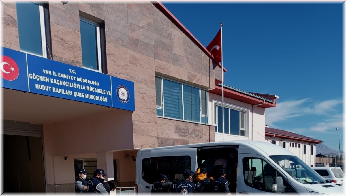 Van'da 8'i yabancı 18 organizatör yakalandı