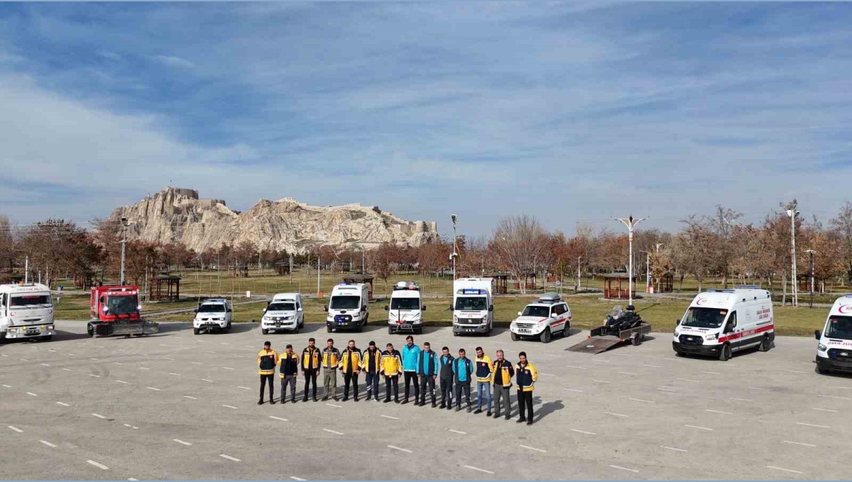 Van'da acil sağlık ekipleri çetin kış şartlarına karşı göreve hazır