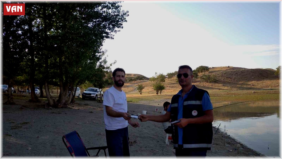 Van'da amatör balıkçılar denetime takıldı: Küçük balıklar suya bırakıldı