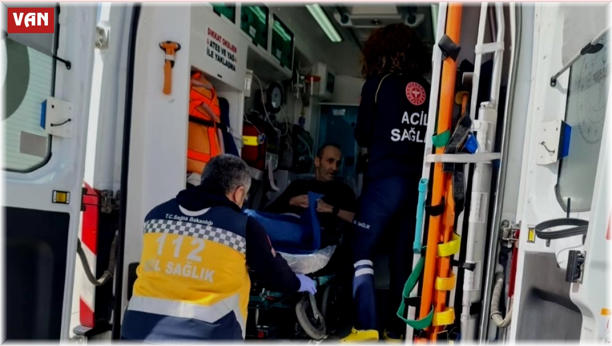 Van'da ambulans helikopter göğüs ağrısı olan hasta için havalandı