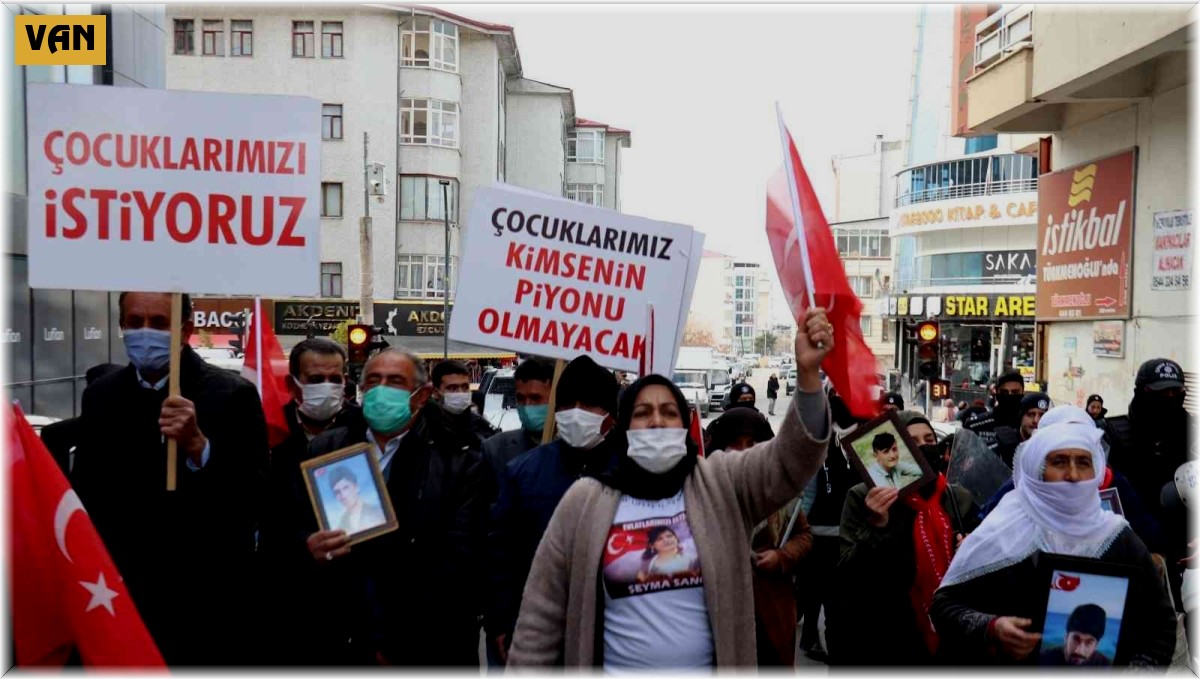 Van'da annelerin evlat nöbeti devam ediyor