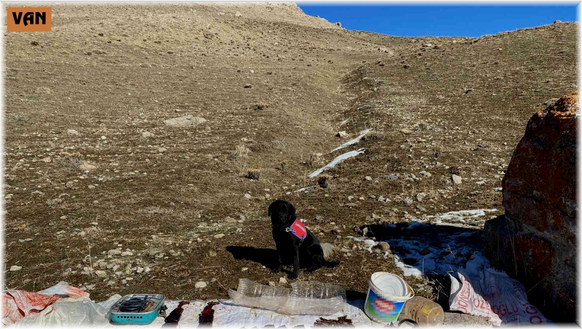 Van'da araziye gizlenmiş silah ve mühimmat ele geçirildi