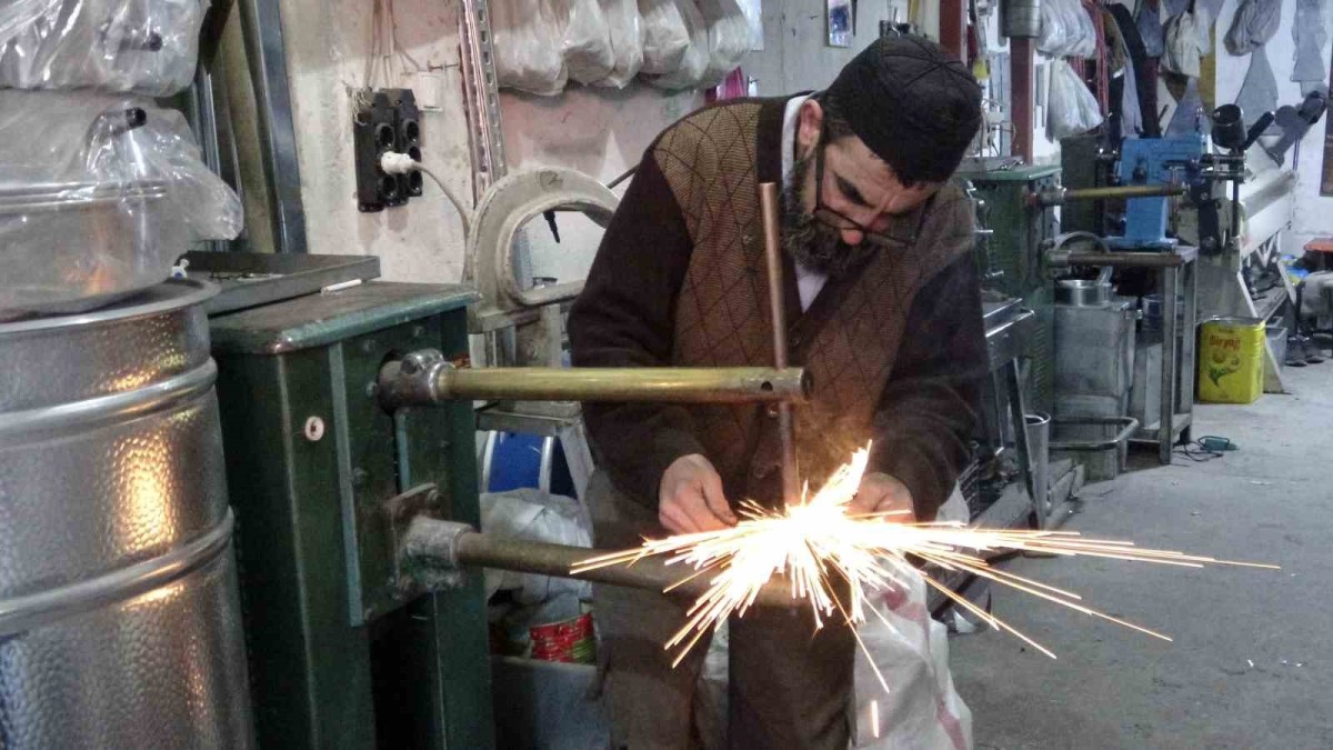 Van'da asırlık Sobacılar Çarşısı'nda hareketli günler yaşanıyor