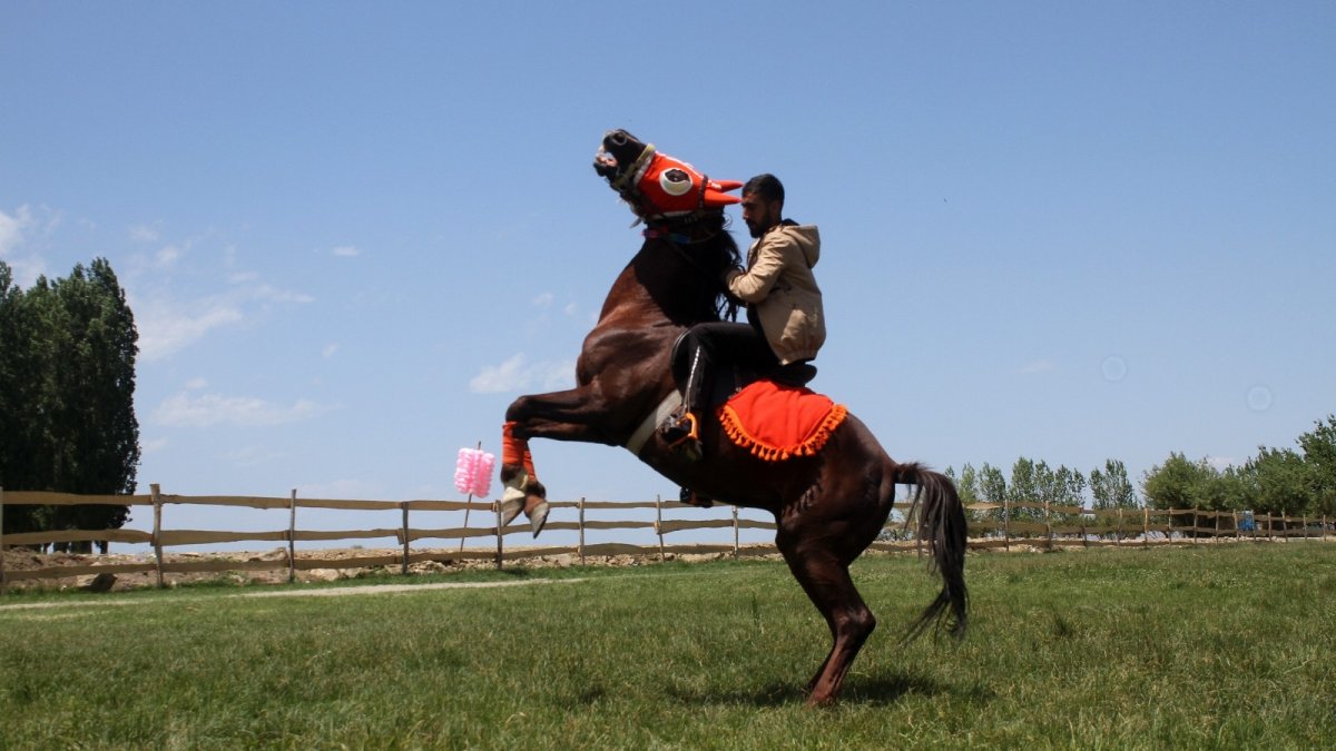 Van'da ata sporu biniciliğe ilgi arttı