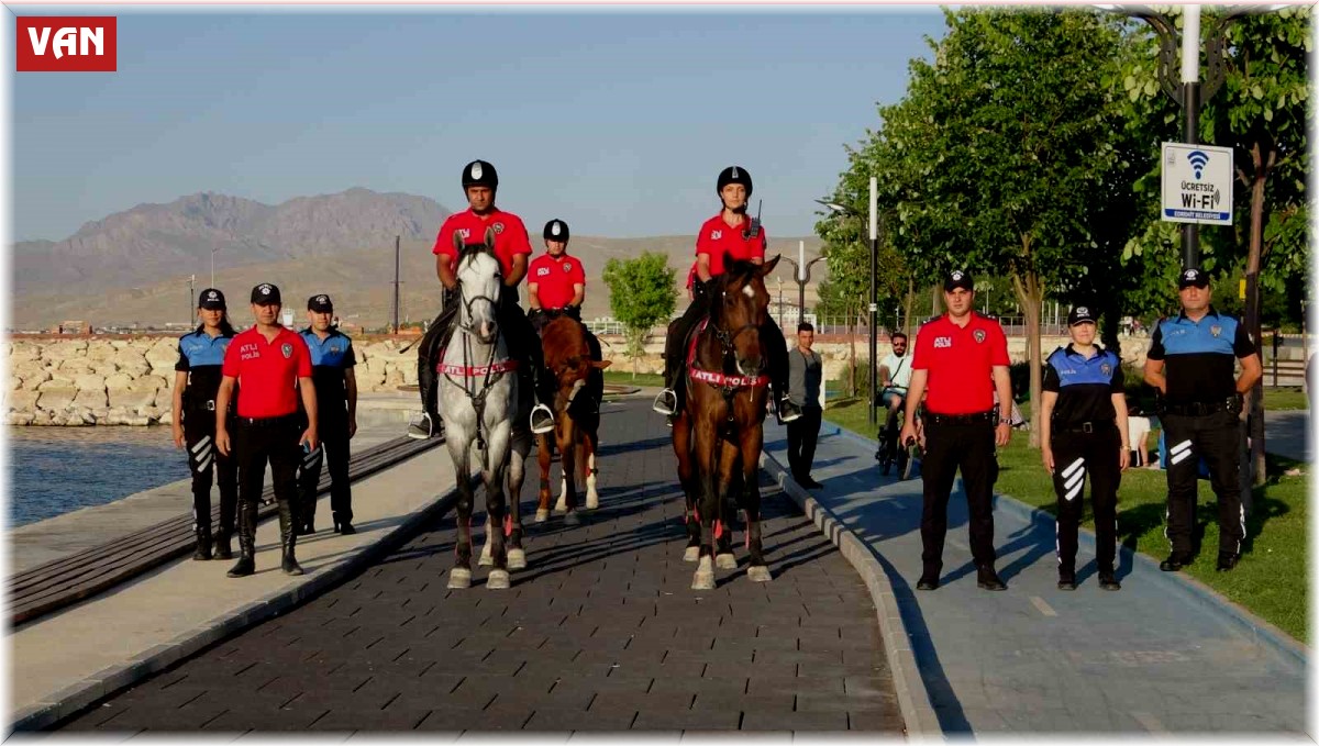 Van'da 'atlı polisler' göreve başladı