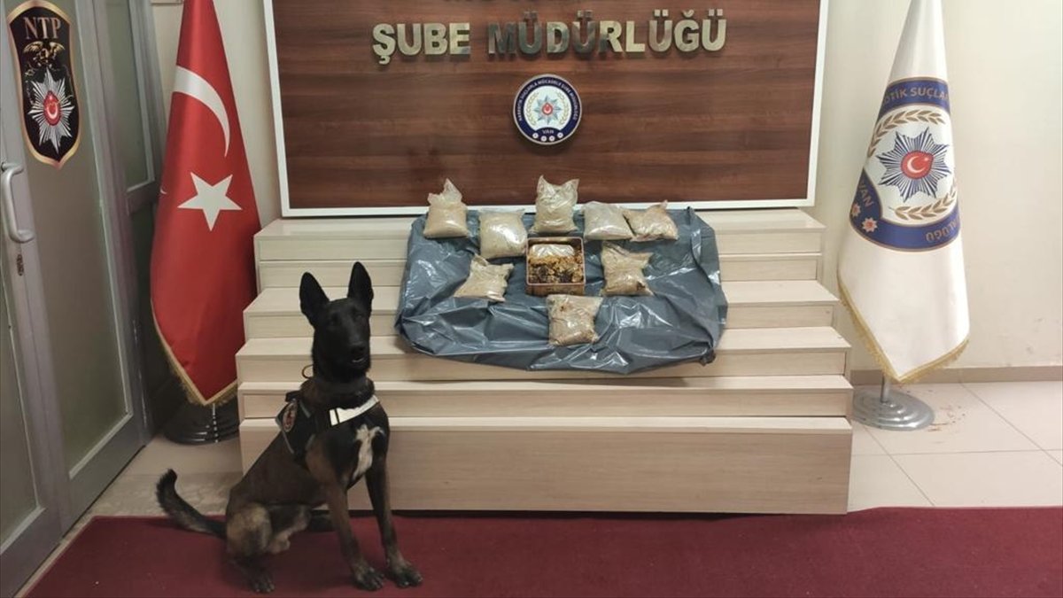 Van'da bal altına gizlenmiş 9 kilo 140 gram eroin bulundu