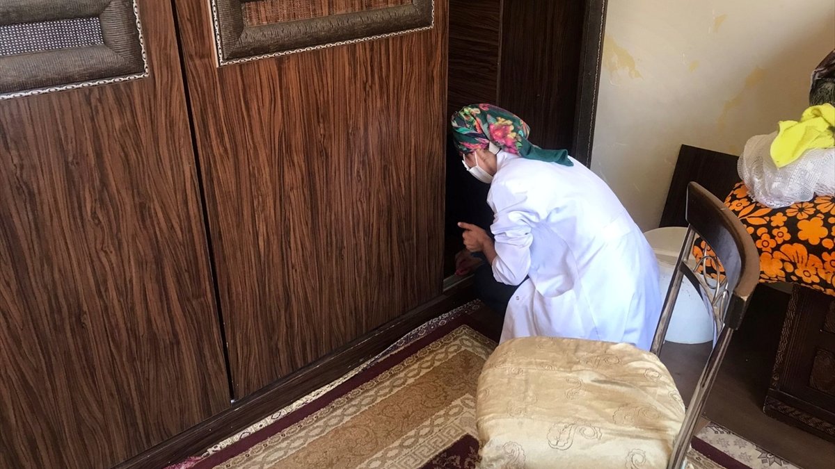 Van'da bayram öncesi hasta ve yaşlılara evde berber hizmeti