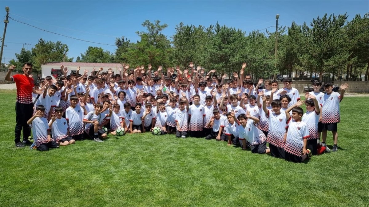 Van'da belediyenin açtığı yaz okullarına 1200 çocuk kayıt yaptırdı