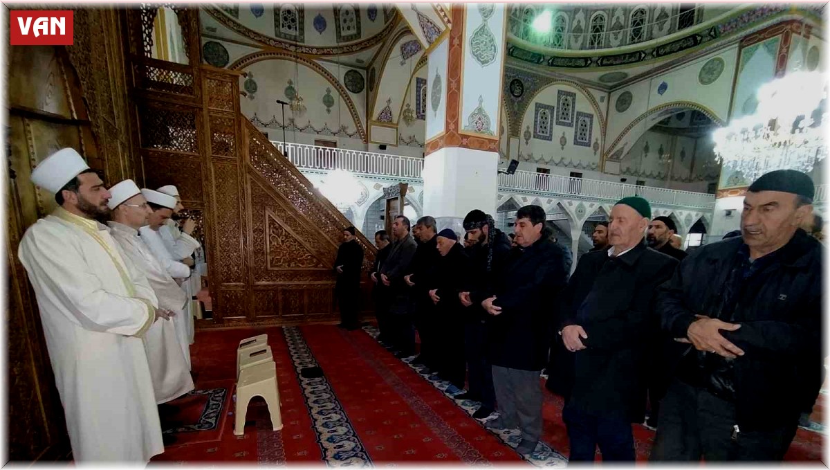 Van'da Berat Kandili dualarla idrak edildi