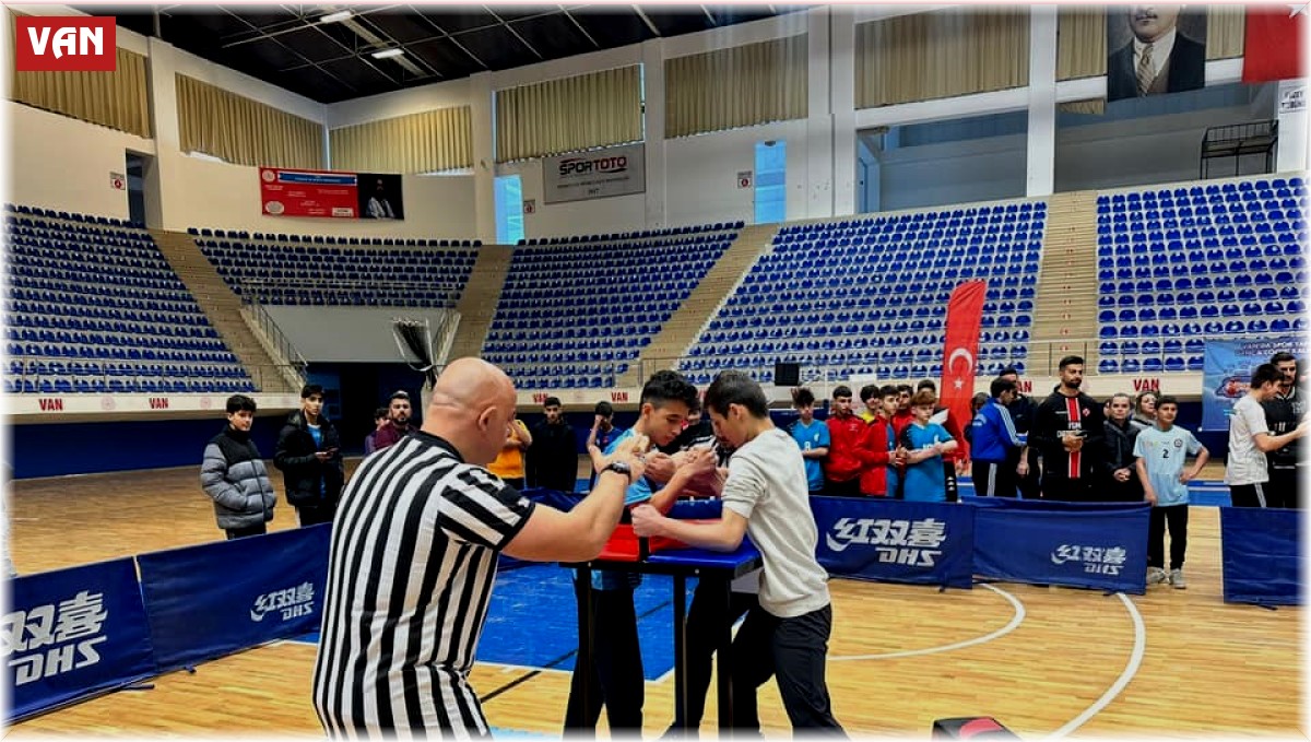 Van'da bilek güreşi müsabakaları sona erdi