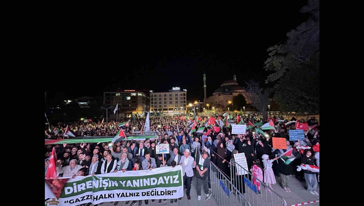 Van'da binlerce kişi Gazze için yürüdü