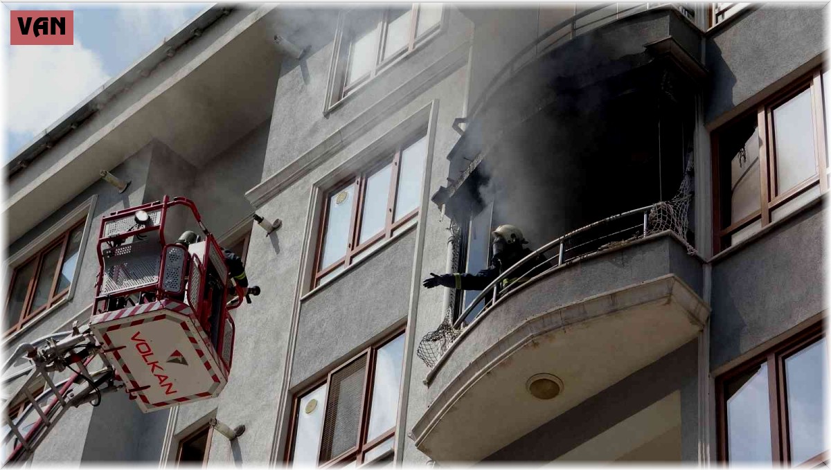 Van'da bir evde çıkan yangın korkuttu