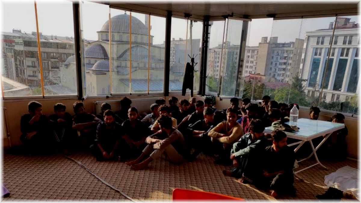 Van'da bir otelde 16 düzensiz göçmen yakalandı