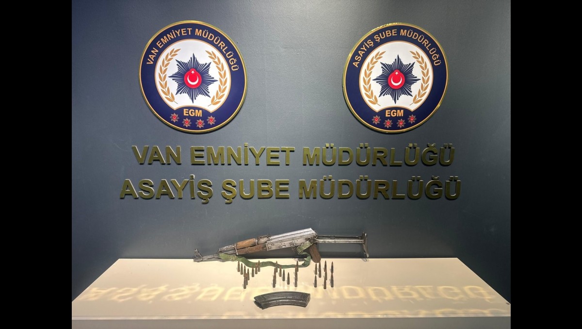 Van'da bir otomobilde uzun namlulu silah ele geçirildi