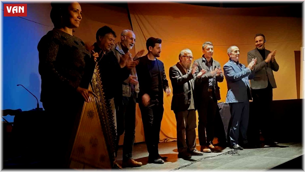 Van'da "Bir Şehir Beş Şair" dinletisi büyük beğeni topladı