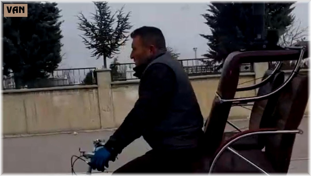 Van'da bisikletle tehlikeli yolculuk