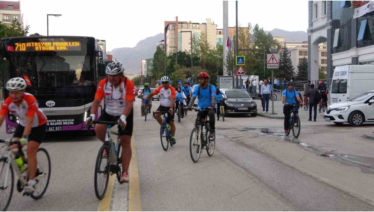 Van'da bisikletliler Avrupa Hareketlilik Haftası için pedal çevirdi