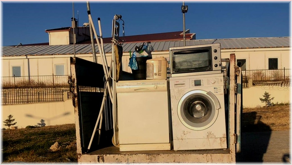 Van'da çalıntı ev eşyalarıyla yakalanan 3 kişi tutuklandı