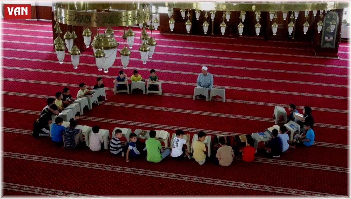 Van'da camiler çocuklarla şenlendi