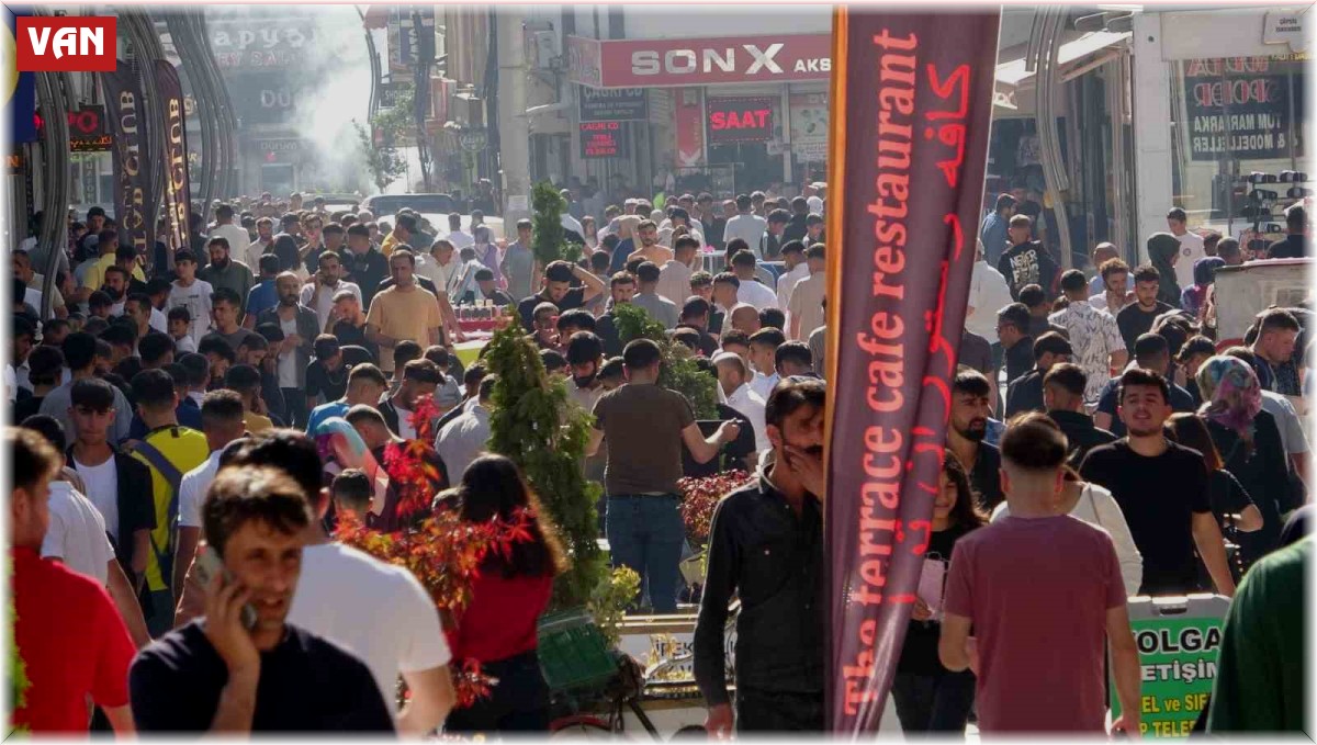 Van'da çarşı pazarda Kurban Bayramı yoğunluğu