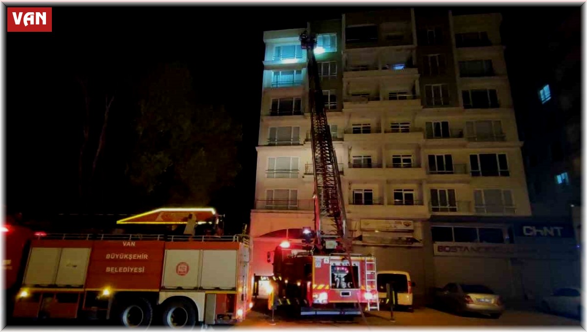 Van'da çatı yangını