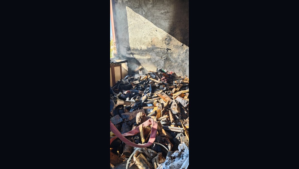 Van'da çatı yangını