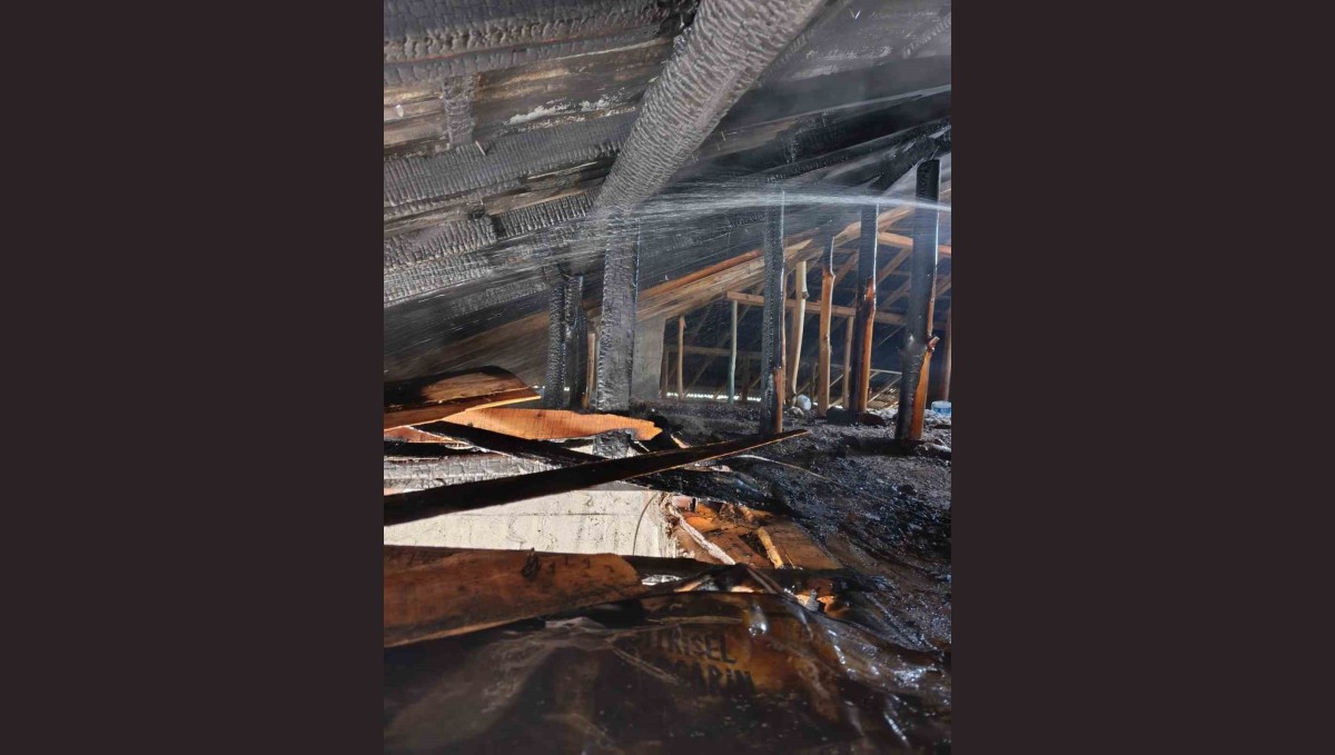 Van'da çatı yangını