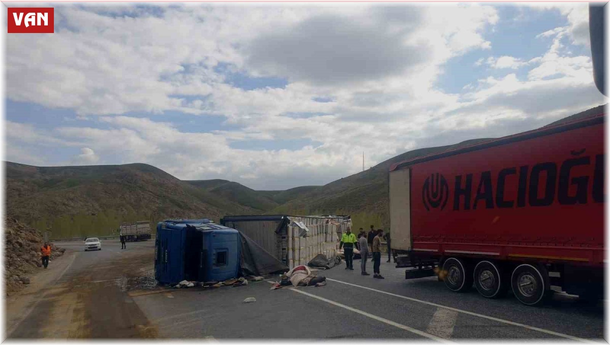 Van'da çay yüklü tır devrildi: 1 yaralı