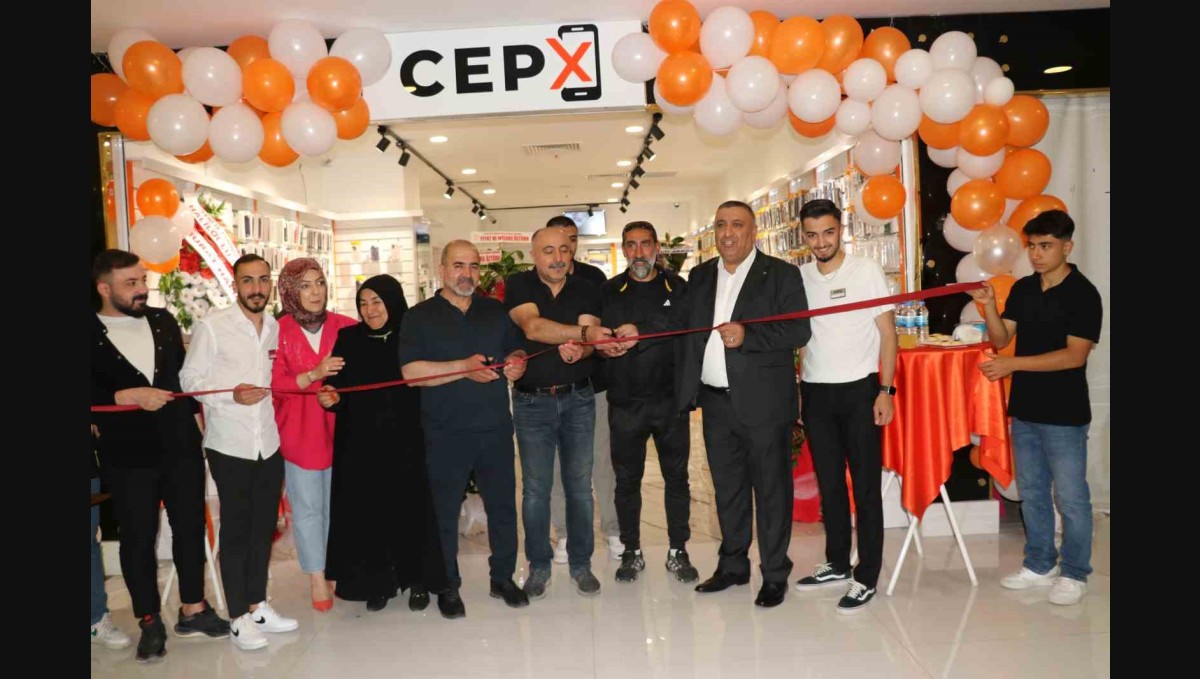 Van'da Cep X telefon mağazası açıldı