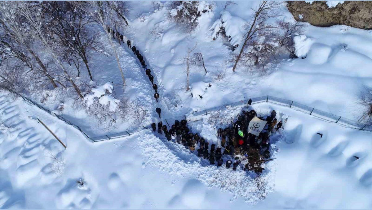 Van'da çığ felaketinde hayatını kaybeden kadın son yolculuğuna uğurlandı
