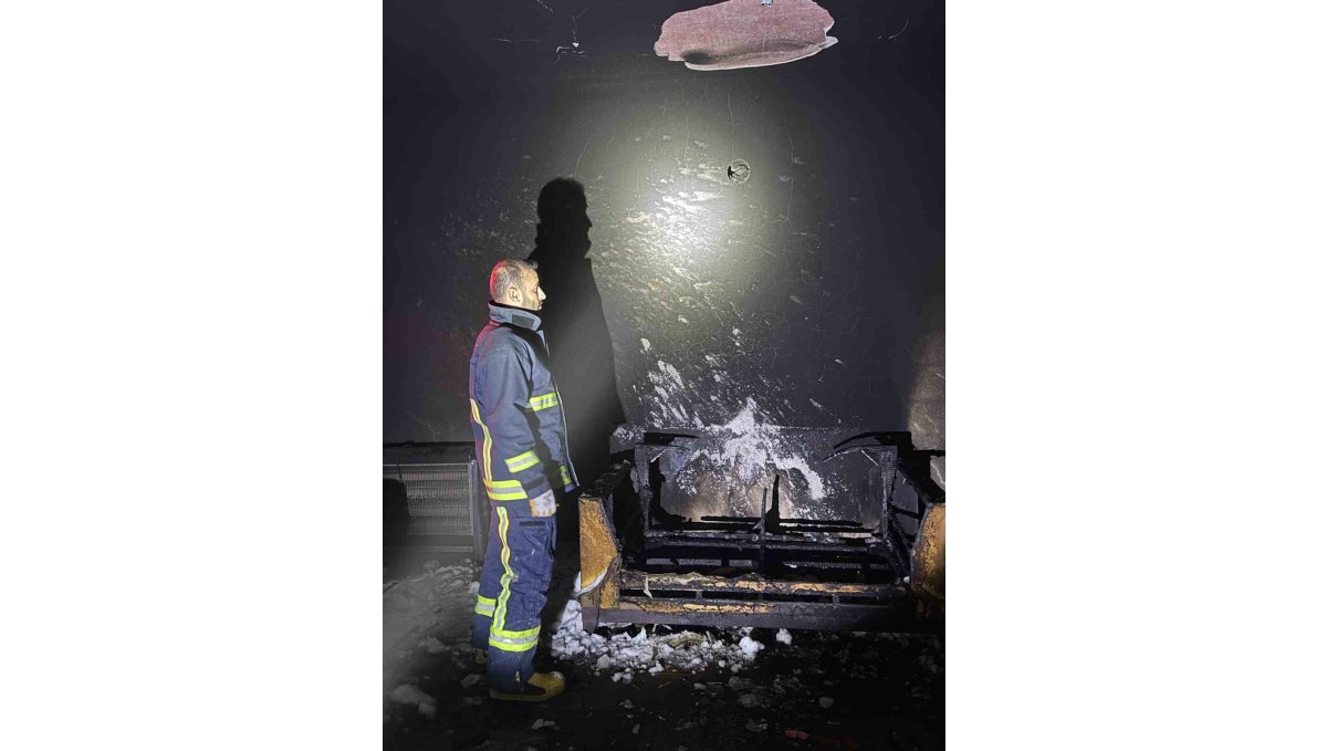 Van'da çıkan yangında bir ev kullanılamaz hale geldi