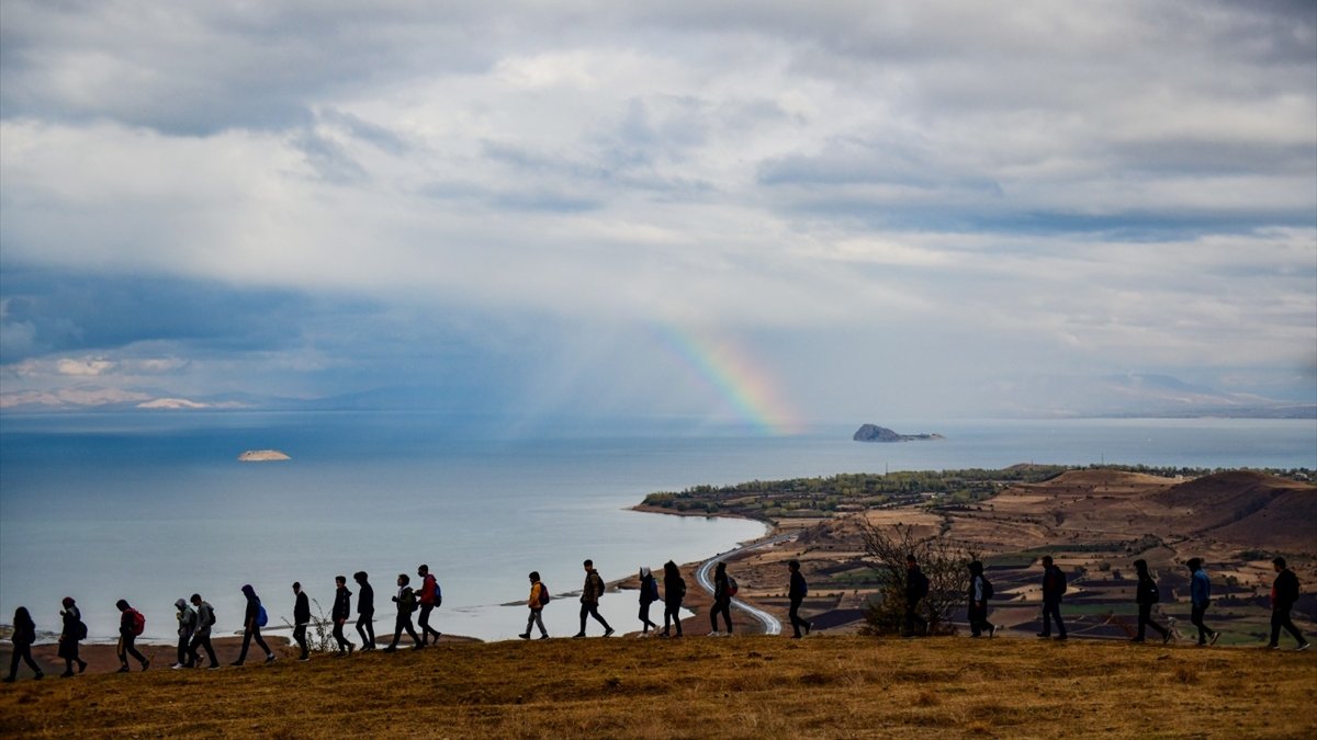 Van'da Çocuk Evleri Sitesi'nde kalan çocuklar doğa yürüyüşü yaptı