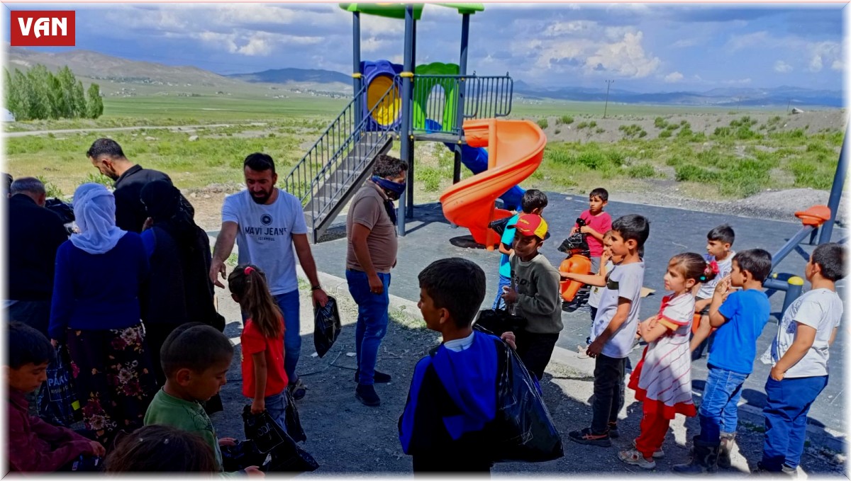 Van'da çocuklar bayram heyecanını erken yaşadı