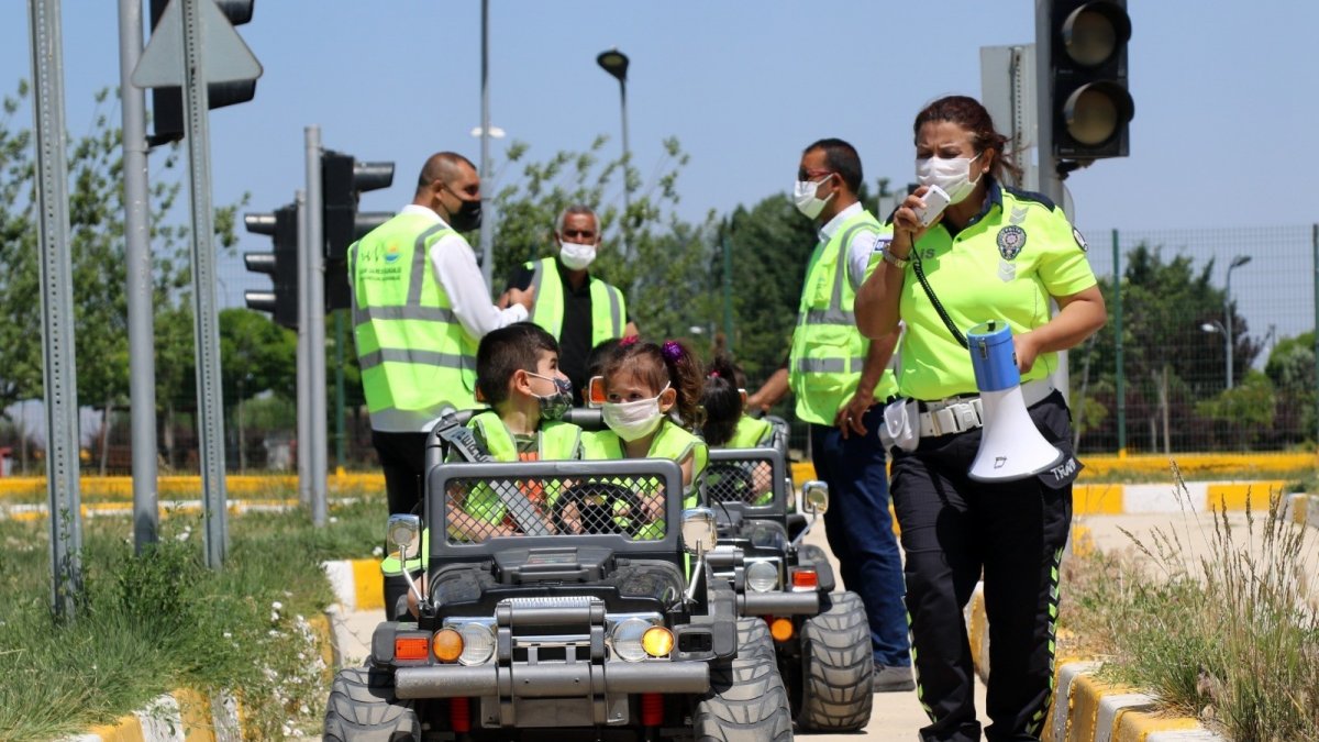 Van'da çocuklara trafik eğitimi