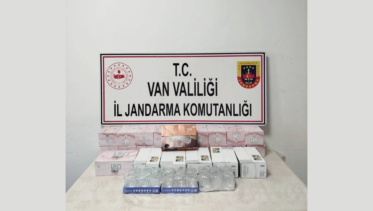 Van'da çok sayıda kaçak eşya ve gıda ele geçirildi