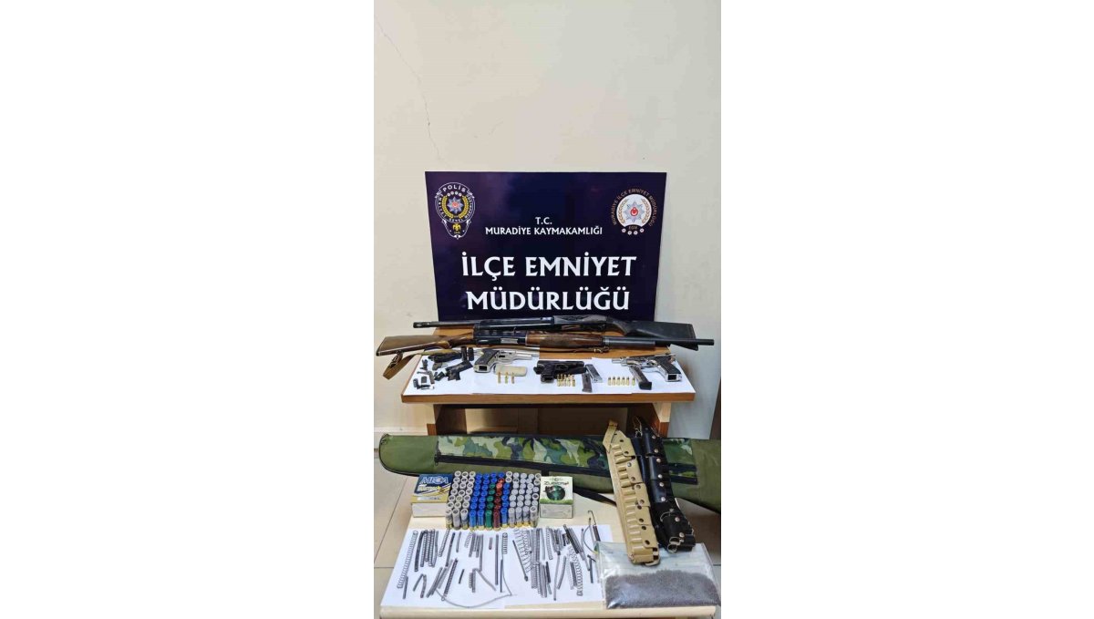 Van'da çok sayıda silah ve mühimmat ele geçirildi