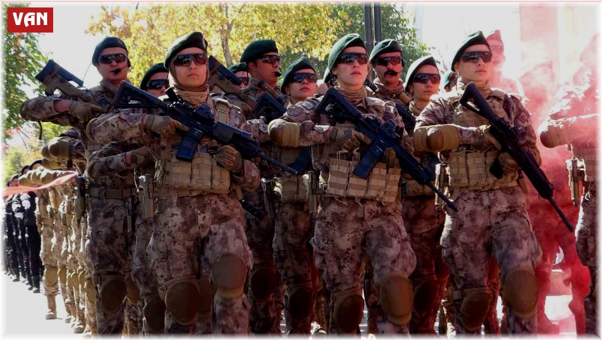 Van'da Cumhuriyet'in 101. yıl coşkusu