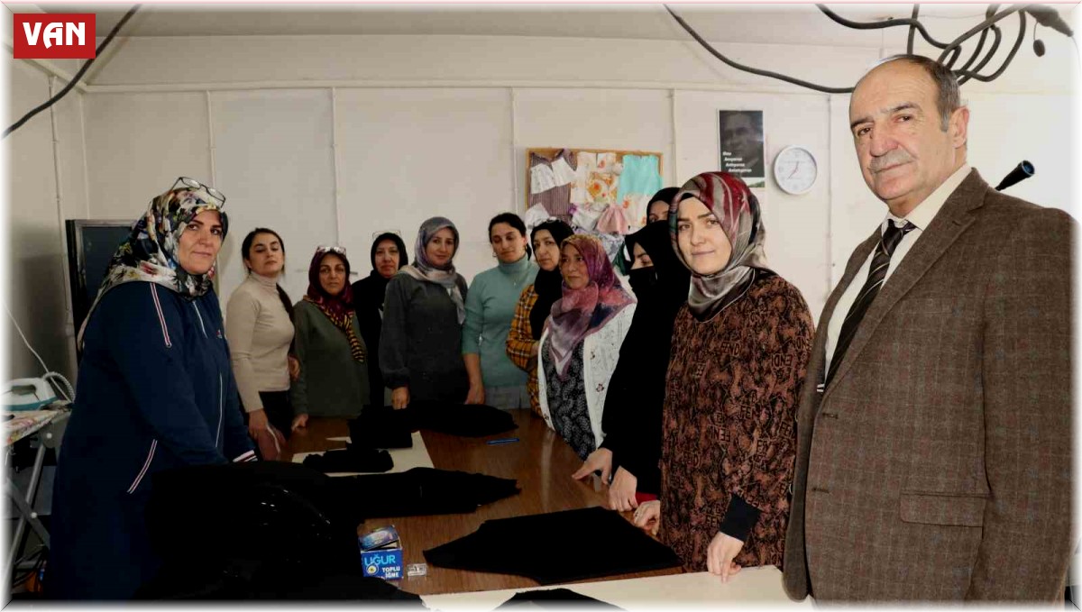 Van'da dikiş makineleri Gazze için çalışıyor