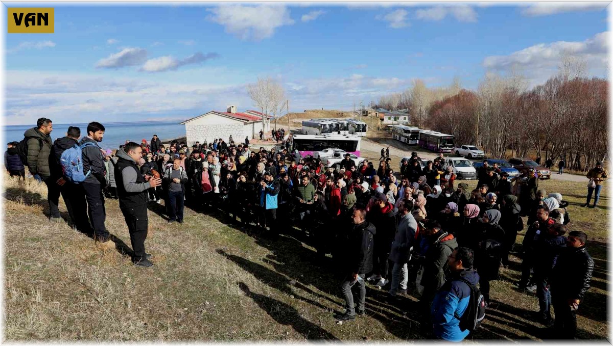 Van'da doğa yürüyüşü ve fotoğraf etkinliği