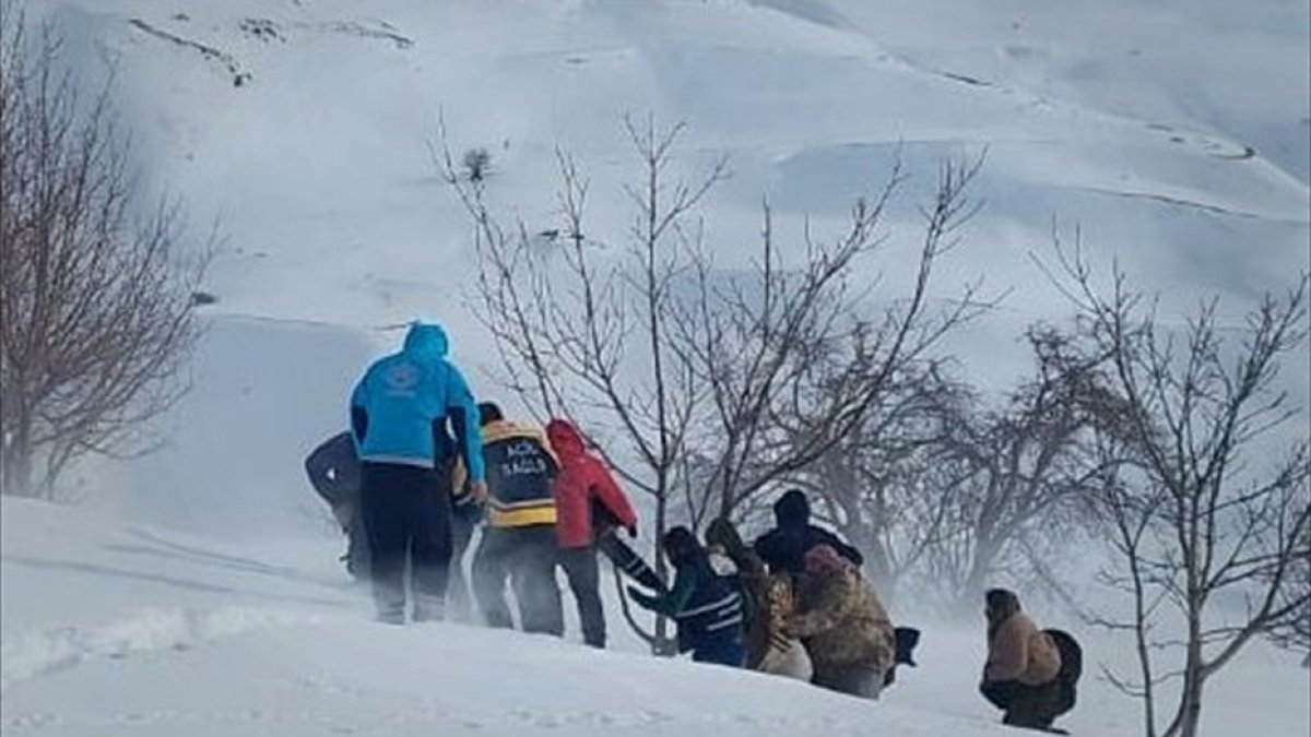 Van'da doğumu yaklaşan kadın, polis helikopteriyle hastaneye yetiştirildi